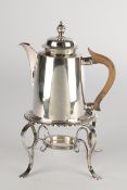 Kaffeekanne, Silber 13-lötig, deutsch, 19. Jh., Tremolierstich, konische glatte Form brauner Holzhe