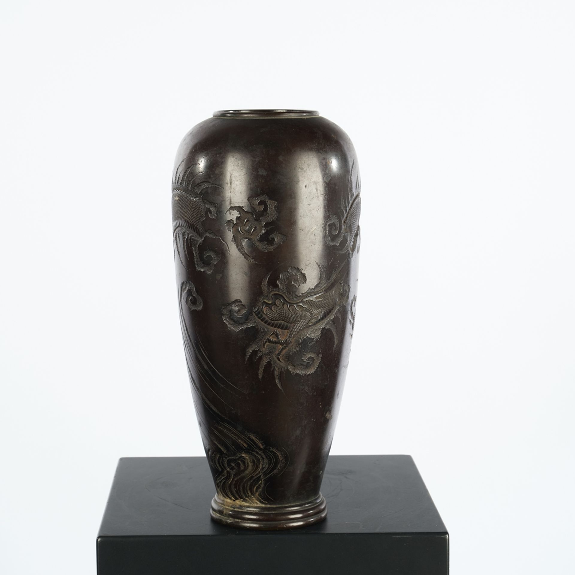 Baluster vase, Japan, 19th century, bronze, brown patina, dragon decoration, 30 cm high, heavily da - Image 2 of 3