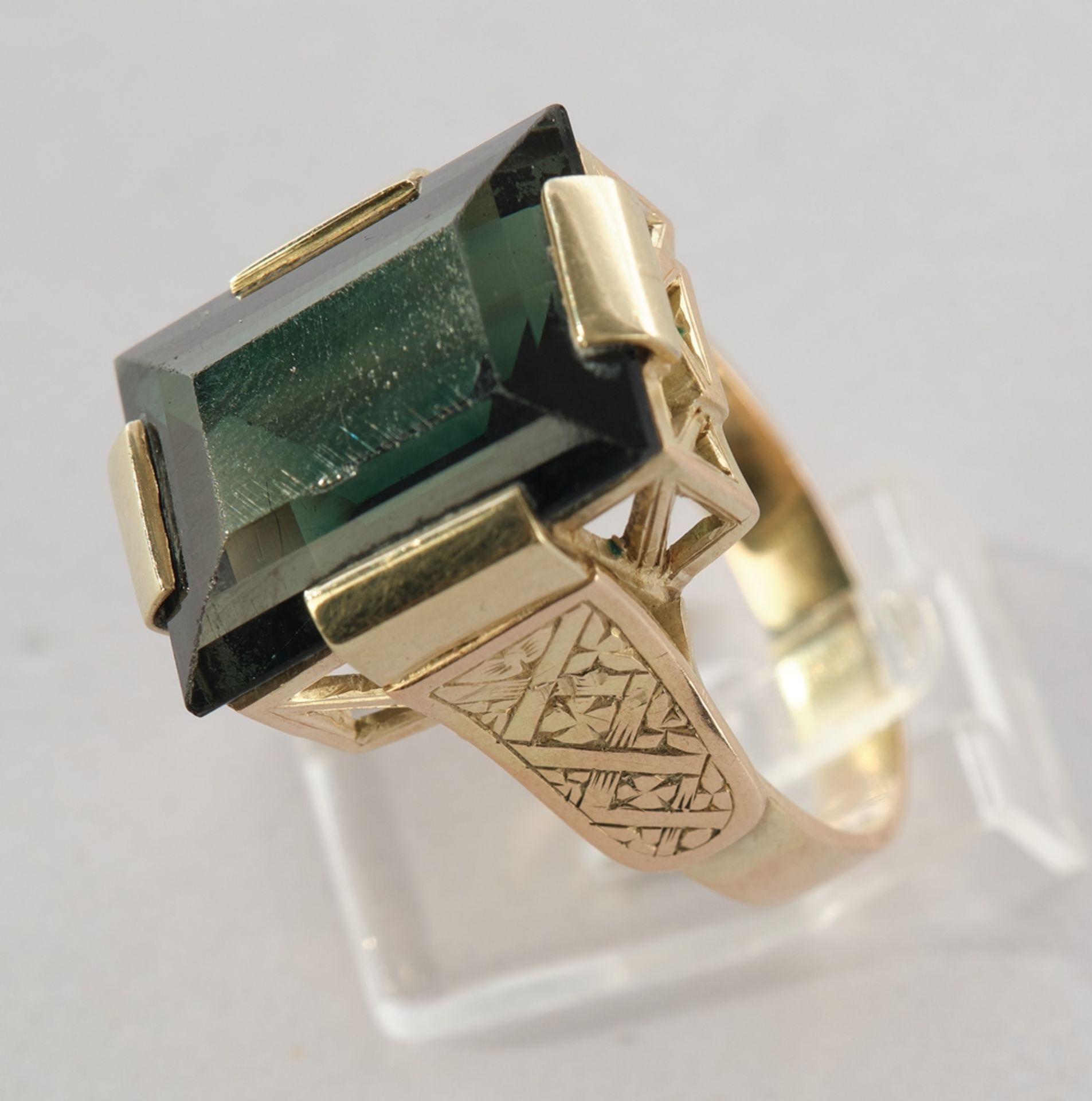 Ring, GG 585, probably tourmaline c. 10.0 ct, 7.85 g, RM 54.5