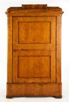 Wäscheschrank, sog. "Blender", Biedermeier, um 1825, Birke, eintüriger Korpus mit Schub im Giebel,