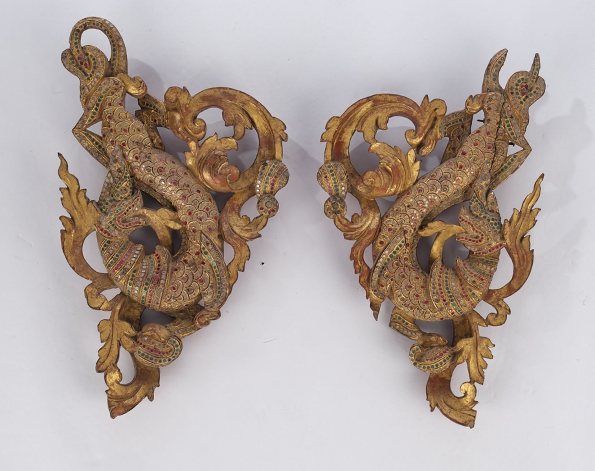 2 carvings, , "Dragons between leaf tendrils", Thailand, 19th/20th century, wood, gold bronzed, col