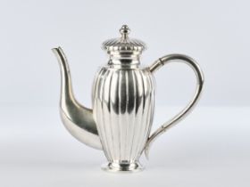 Kaffeekanne, Silber 800, Polen, 1920-1963, ovoider Korpus, Rillendekor, geschwungener Ausguss, Ohre