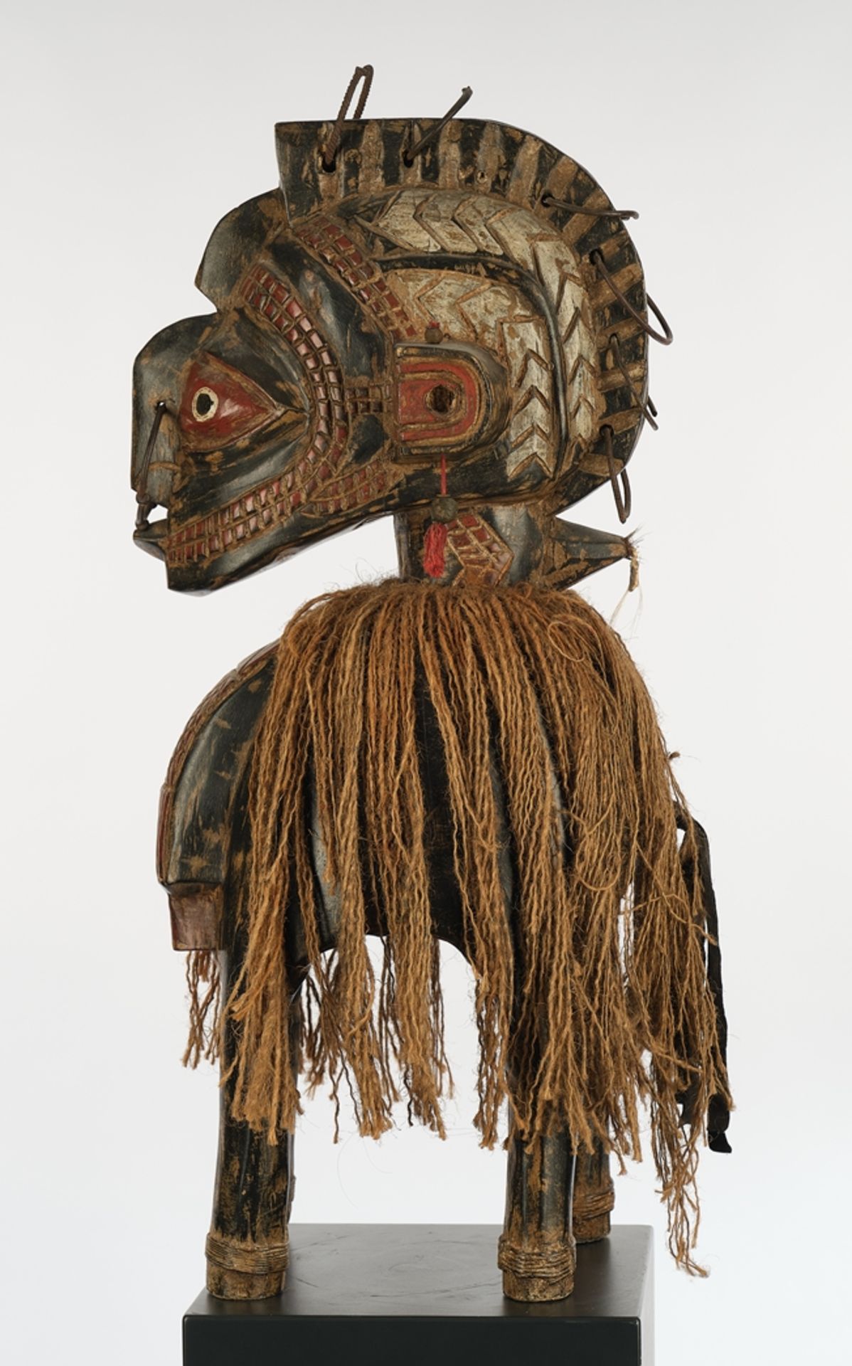 Nimba-Schultermaske, weiblich, Baga, Guinea, Elfenbeinküste, Afrika, Holz, rot, schwarz, weiß gefas - Bild 2 aus 4