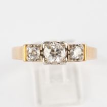 Ring, GG 585, 1 Altschliffdiamant ca. 0.60 ct., 2 Altschliffdiamanten ca. 0.10 ct. (einer leicht be