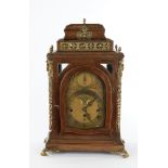 Bracket Clock, England, um 1830/40, hochrechteckiges Mahagoni-Gehäuse, Zifferblatt bezeichnet Ralph