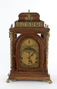 Bracket Clock, England, um 1830/40, hochrechteckiges Mahagoni-Gehäuse, Zifferblatt bezeichnet Ralph