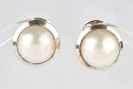 Paar Ohrclipse, GG 585, je 1 Mabé-Perle, ca. 10 g