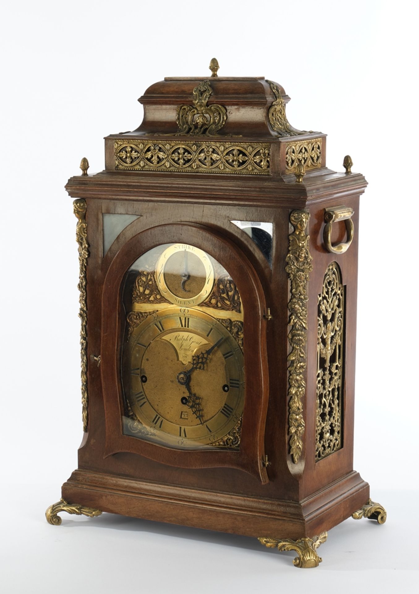 Bracket Clock, England, um 1830/40, hochrechteckiges Mahagoni-Gehäuse, Zifferblatt bezeichnet Ralph - Bild 3 aus 4