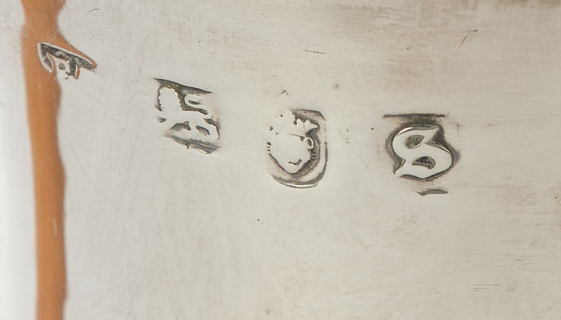 Kaffeekanne, Silber 925, London, 1773, Ebenezer Coker, birnförmiges Gefäß auf profiliertem Rundfuß, - Bild 3 aus 3