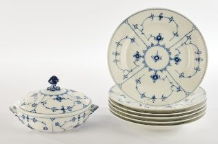 6 dinner plates, , lidded bowl, Royal Copenhagen, Musselmalet, ribbed, model numbers 176, 309, ø 23
