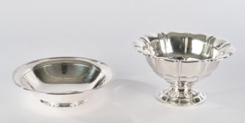 Fußschale, Silber 800, Lutz & Weiß, kelchförmige Kuppa und Fuß vertikal gegliedert, 13 cm hoch, ø 2