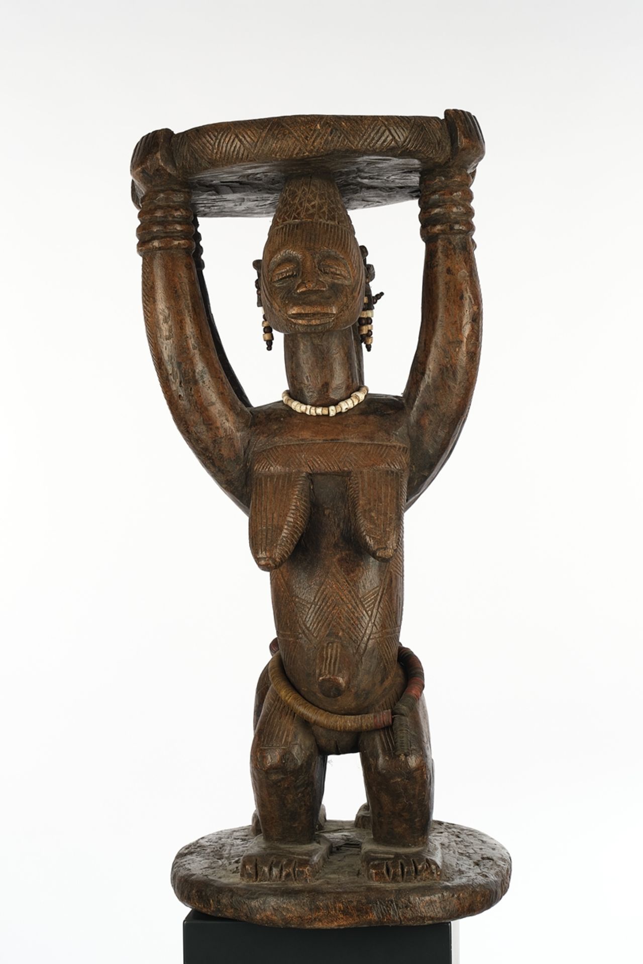 Karyatiden-Hocker, Afo, Zentral-Nigeria, Afrika, Holz, zwei weibliche Karyatiden-Figuren mit Lenden - Bild 3 aus 4