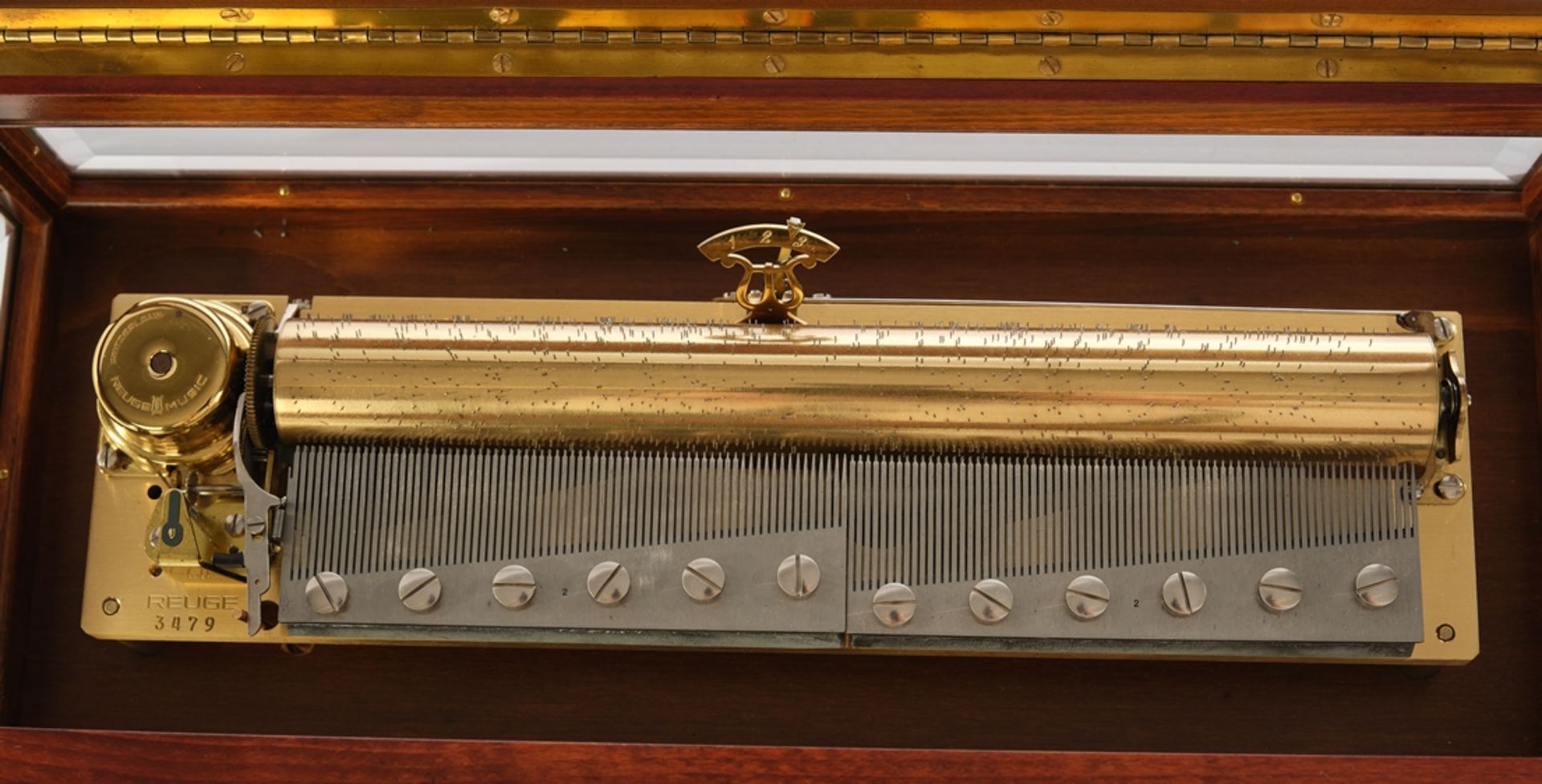 Musikspieldose, "Reuge Music", Schweiz, 2. Hälfte 20. Jh., nummeriert 3479, rechteckiger Holzkasten - Bild 2 aus 3