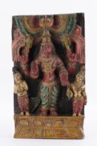 Relief, "Vishnu mit zwei weiblichen Adoranten", Indien, 20. Jh., Holz, geschnitzt, farbig gefasst,