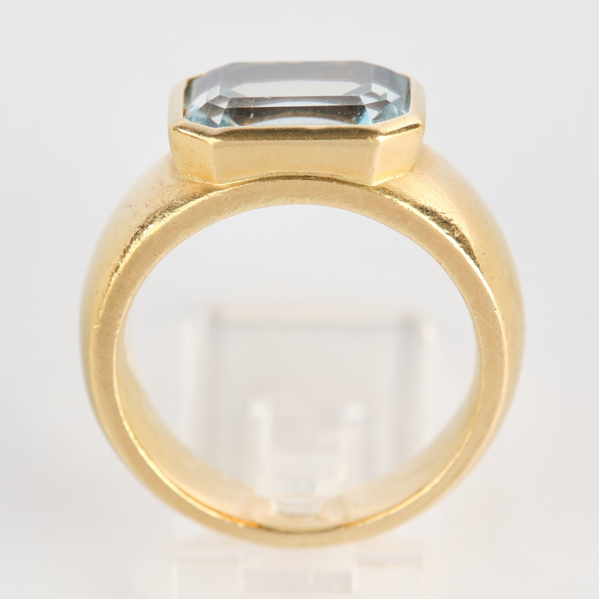 Ring, 18kt Gelbgold, Aquamarin ca. 4.0 ct., 13.35 g, RM 51, Tragespuren - Bild 3 aus 3