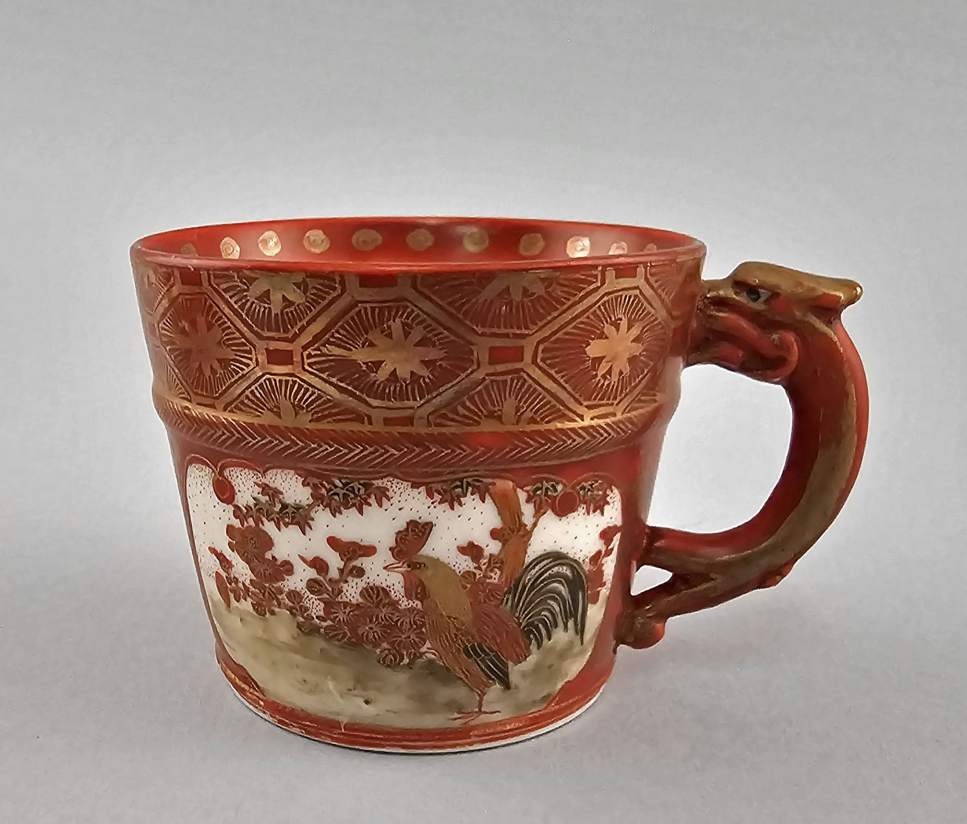 Chinesische Porzellan-Tasse mit Drachenhenkel - Image 2 of 6