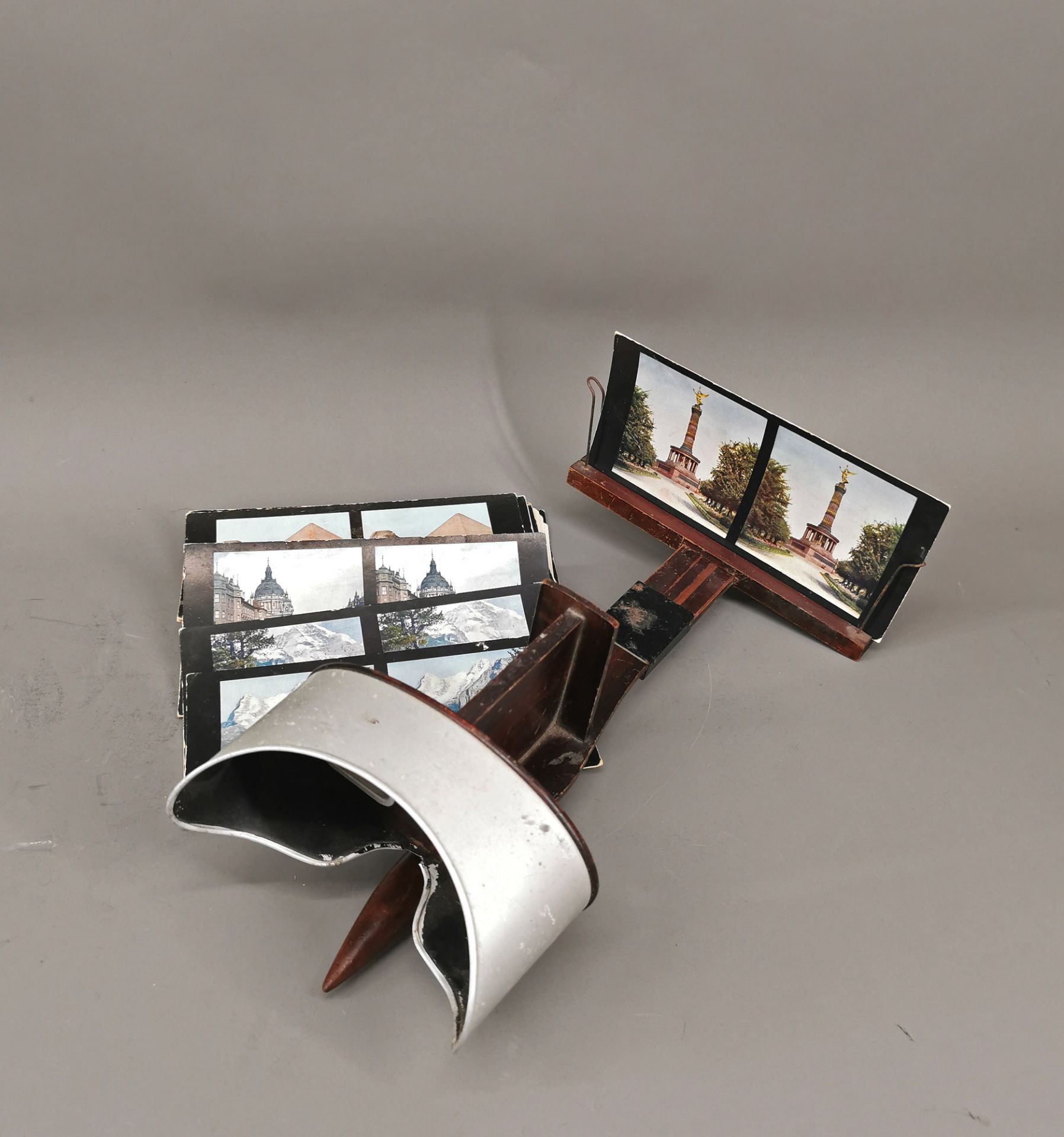 Stereoskop mit 30 Papierstereobilder - Bild 2 aus 3