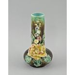 Majolika-Vase Blütenbelag 