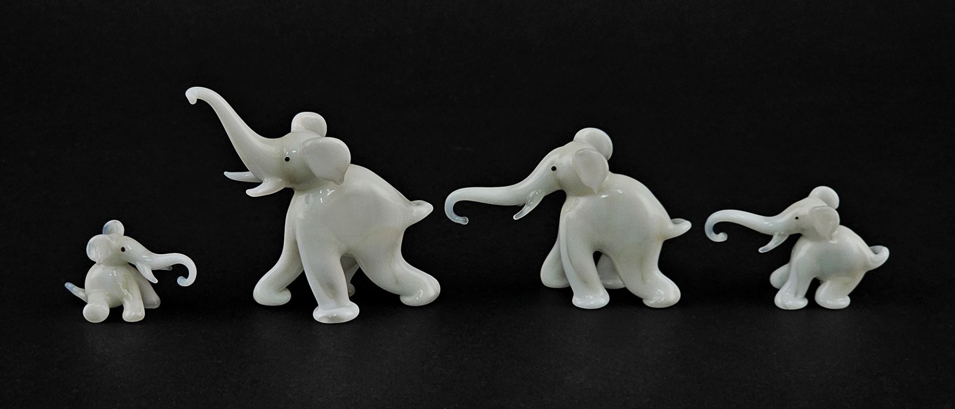 Glasfiguren-Gruppe Elefanten