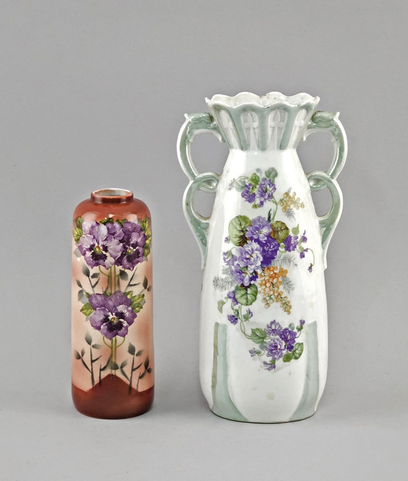 2 Vasen mit Blumenbemalung