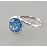 Ring mit blauem Stein