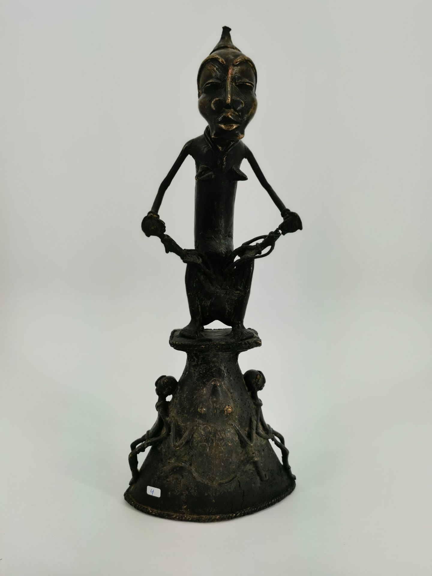 FIGURAL BELL BENIN