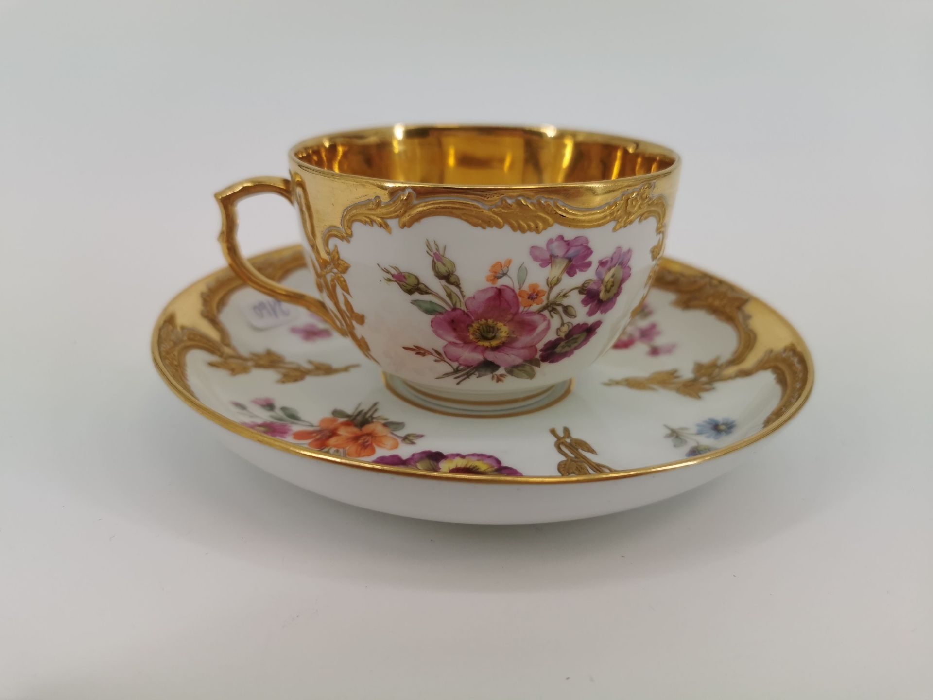 prunktasse-mit-untertasse-neuzierat-sammeltasse-ziertasse