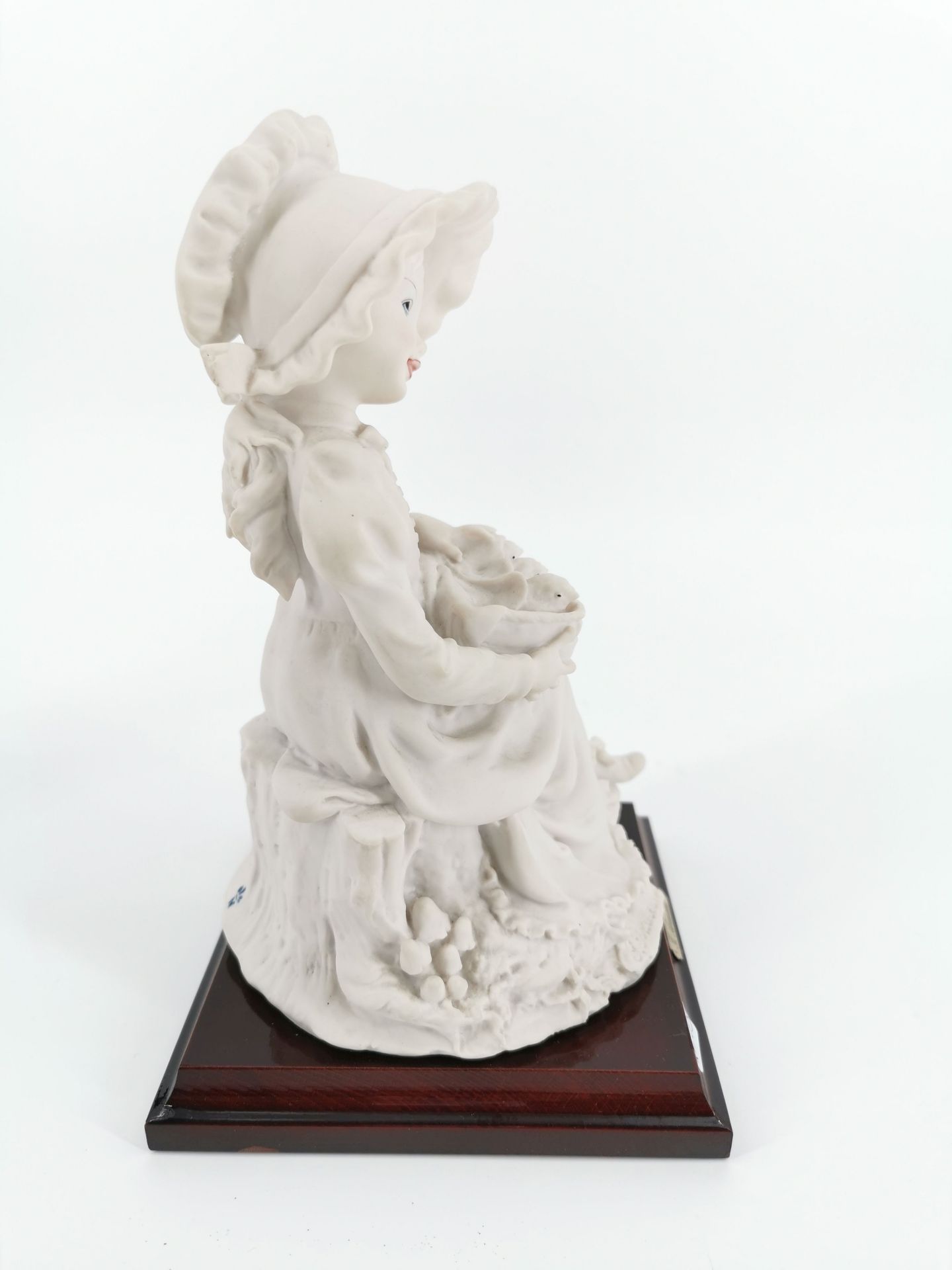 PORCELAIN FIGURE "GIRL WITH CHICKS" - Image 5 of 6