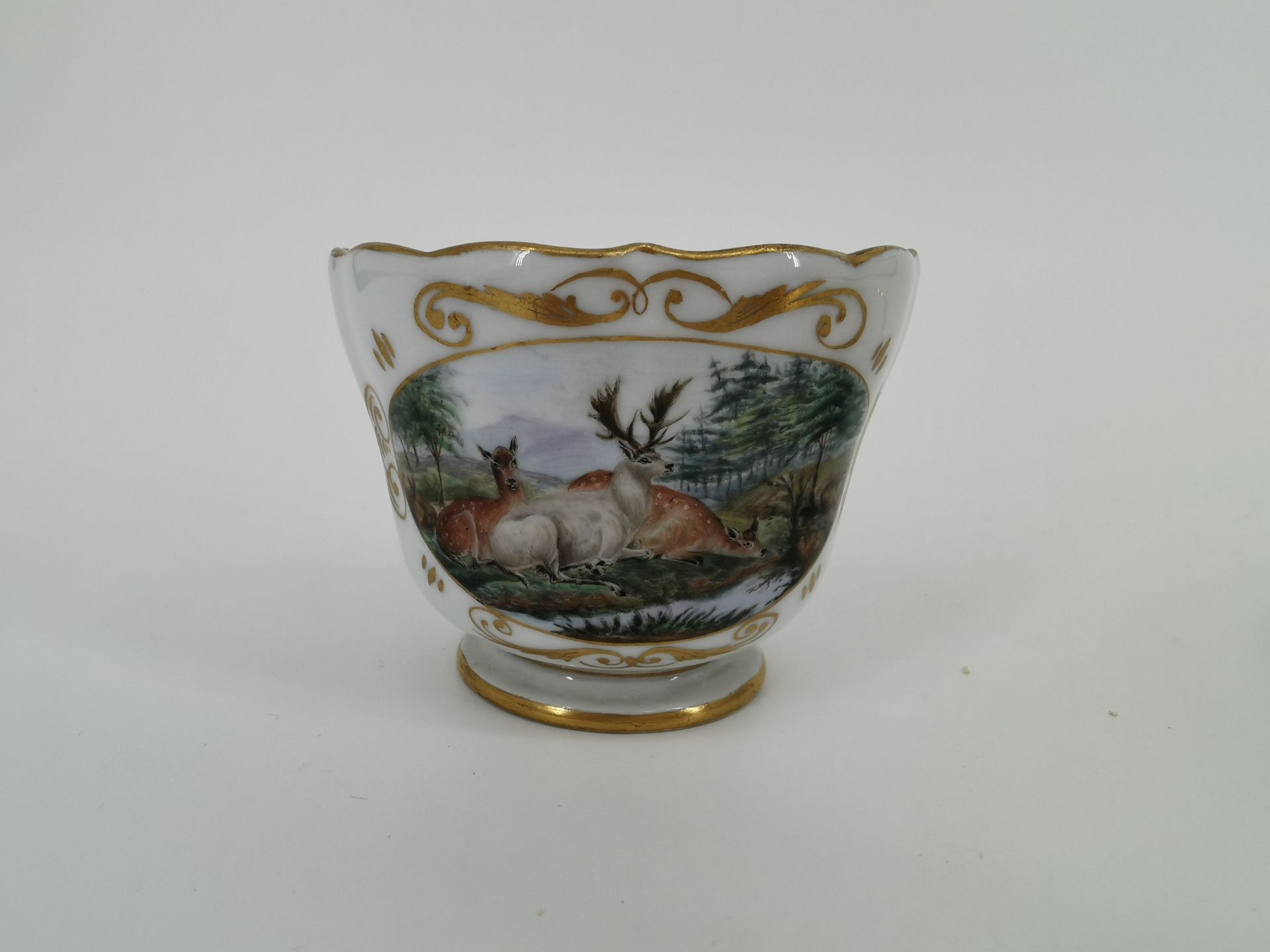 CUP WITH HUNTING SCENE - Image 4 of 5