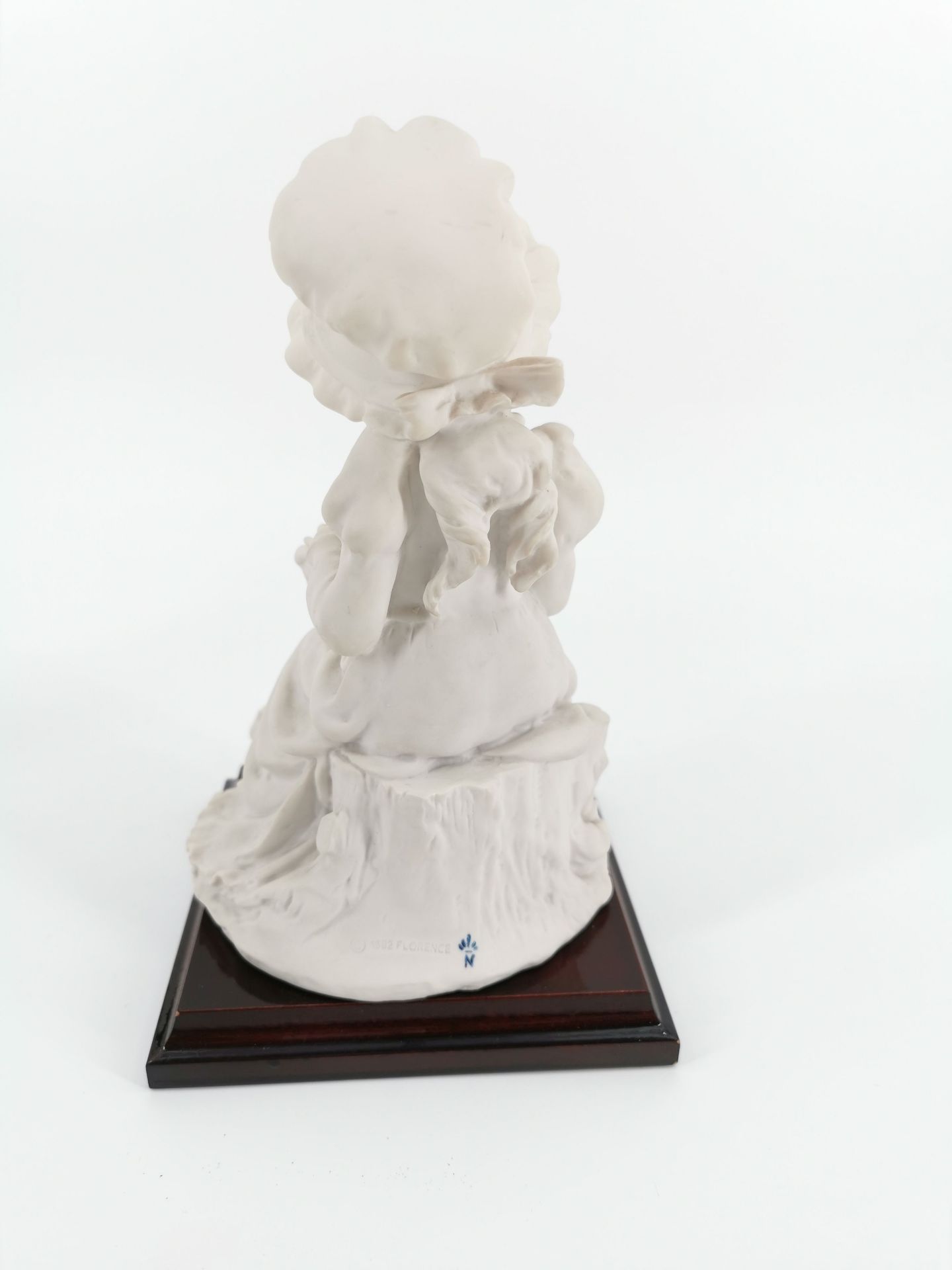 PORCELAIN FIGURE "GIRL WITH CHICKS" - Image 3 of 6