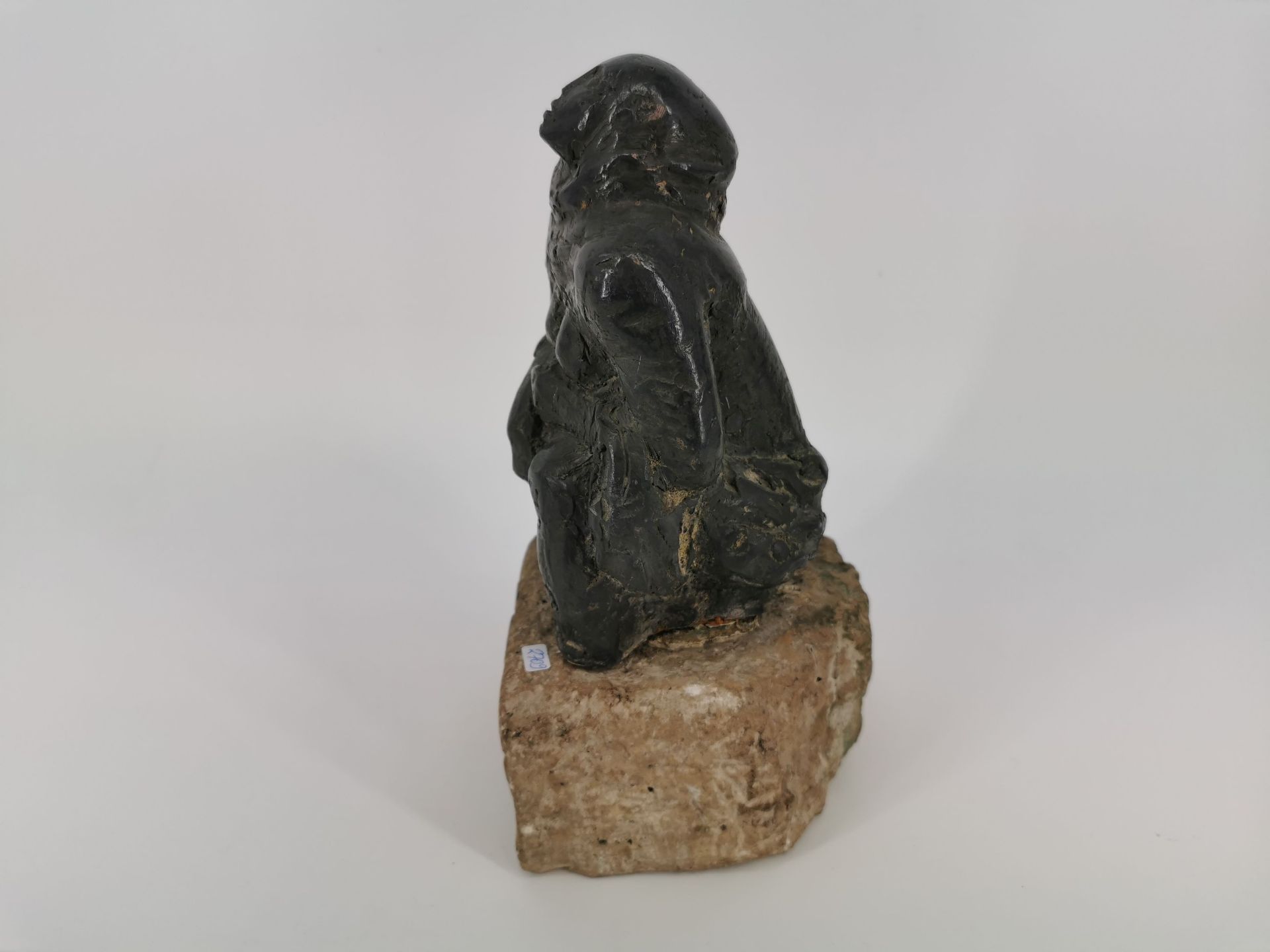 SCULPTURE: SQUATTING WOMAN - Image 2 of 9