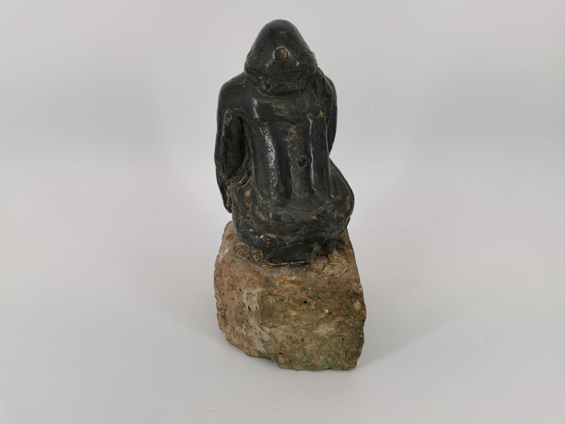 SCULPTURE: SQUATTING WOMAN - Image 3 of 9