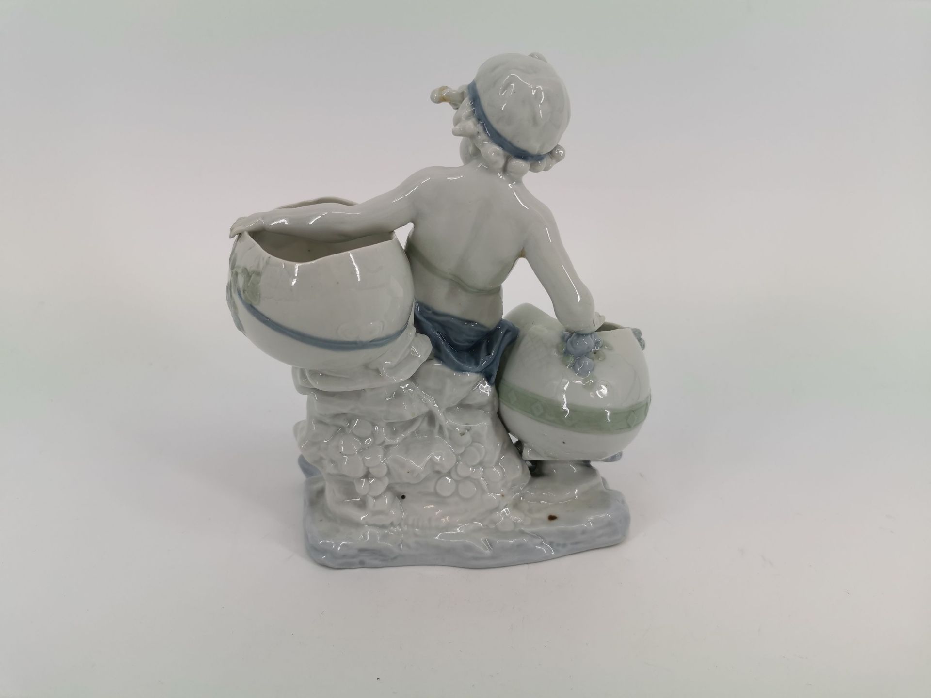 FIGURATIVE BASKET BOWL WITH PUTTO - Image 3 of 5