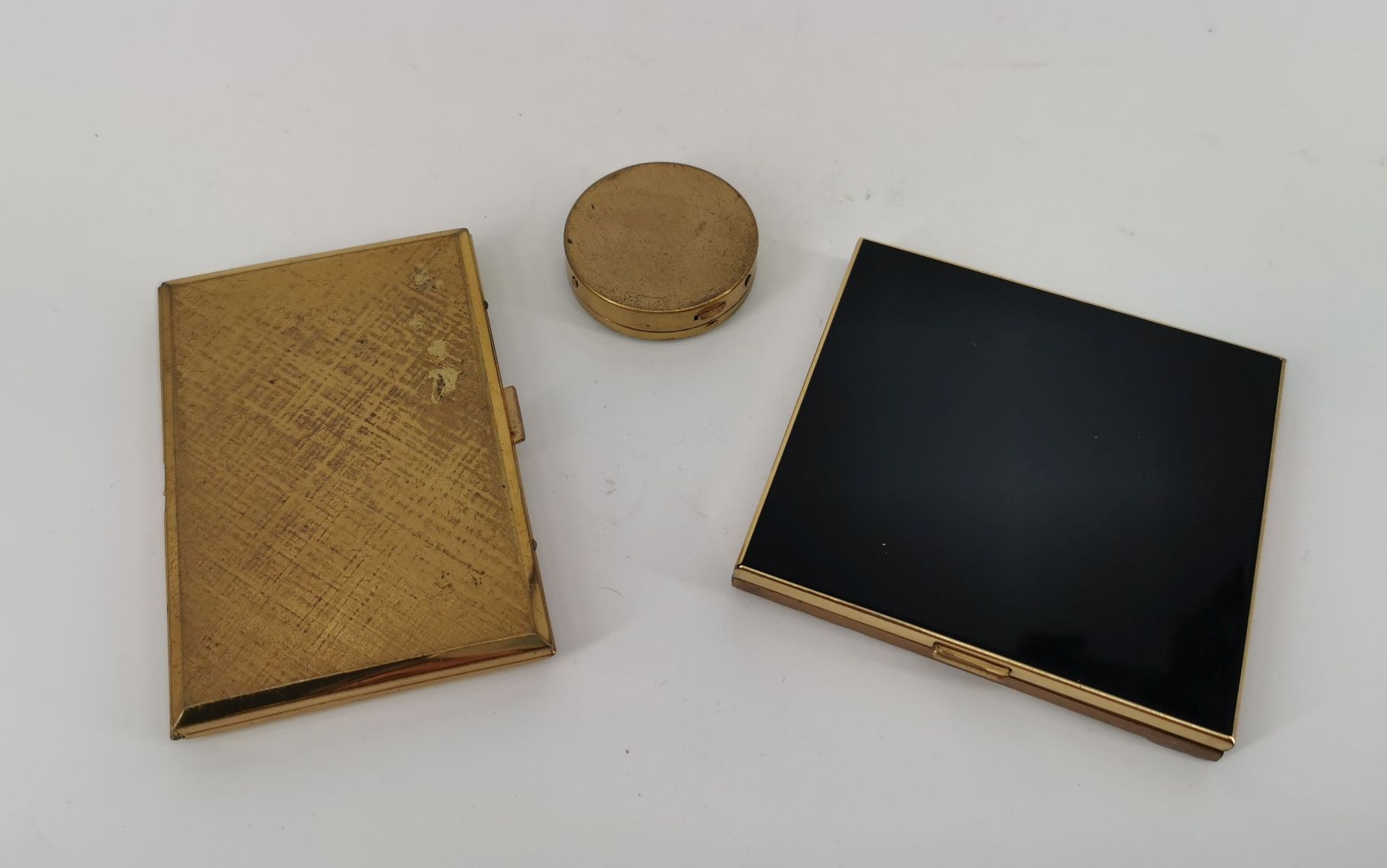 TWO CIGARETTE CASES AND LID BOX - Image 3 of 4