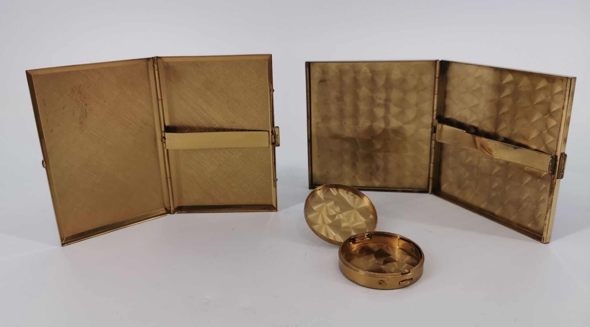 TWO CIGARETTE CASES AND LID BOX - Image 4 of 4