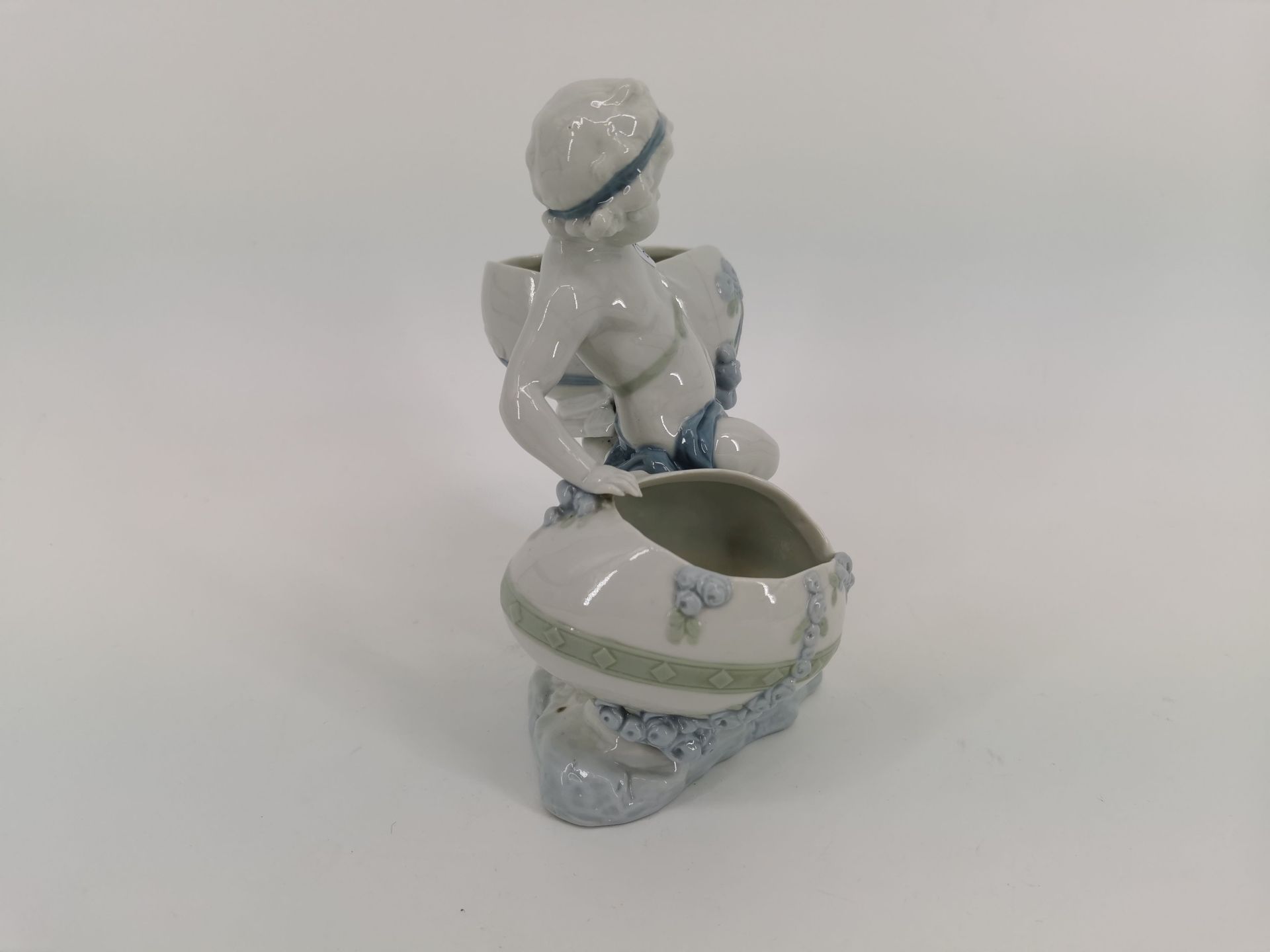 FIGURATIVE BASKET BOWL WITH PUTTO - Image 2 of 5