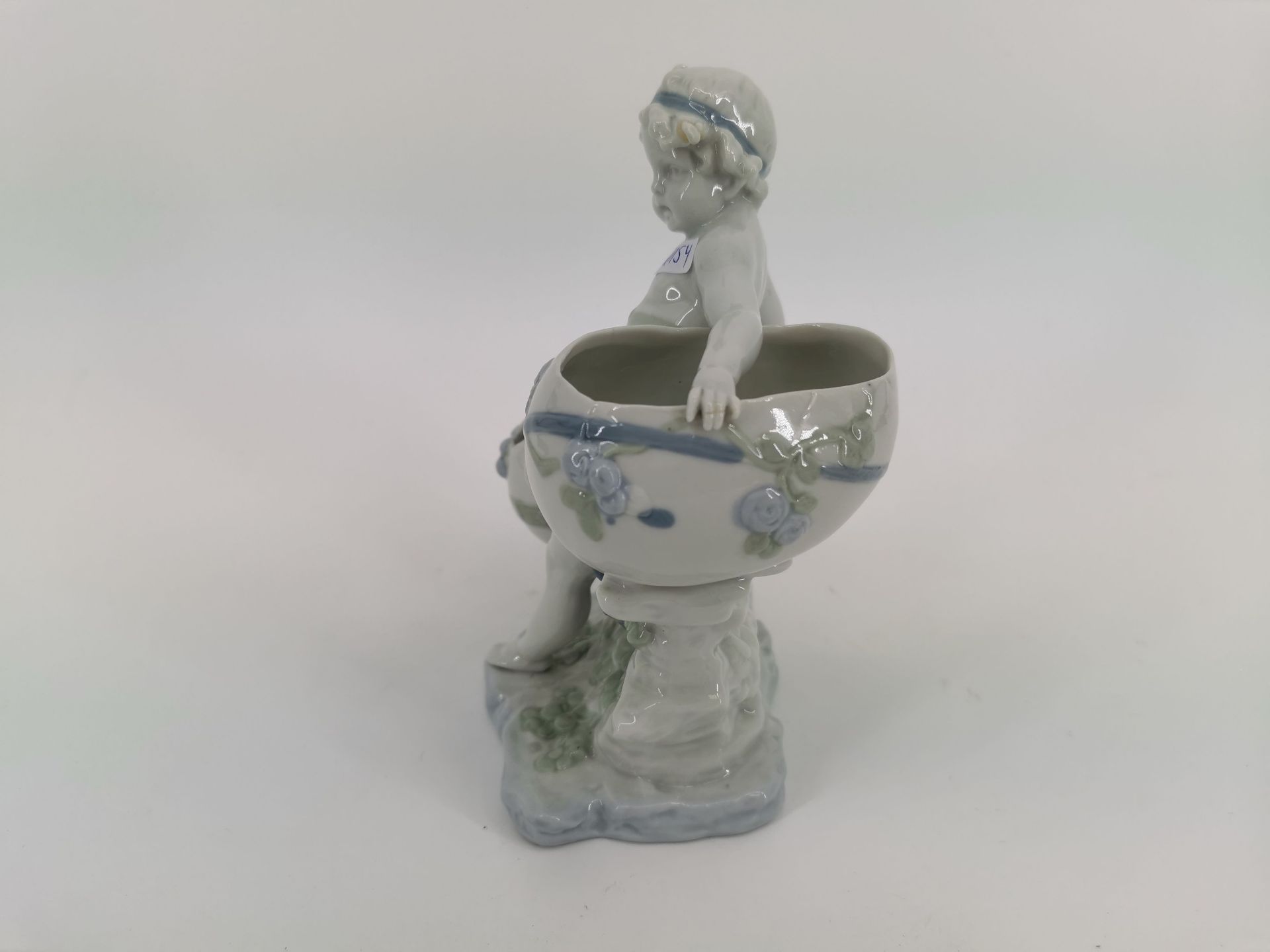 FIGURATIVE BASKET BOWL WITH PUTTO - Image 4 of 5