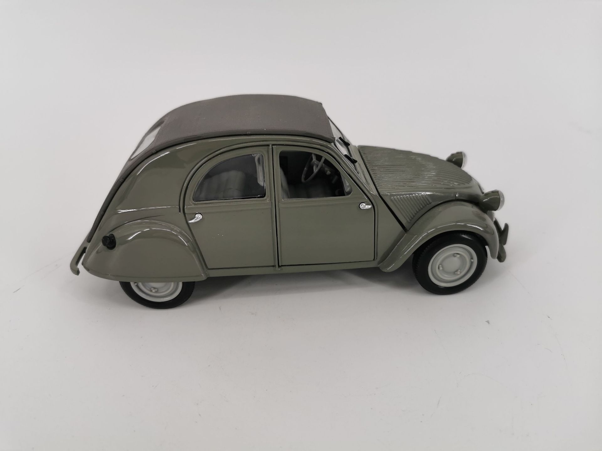 MODEL CAR - Image 3 of 4