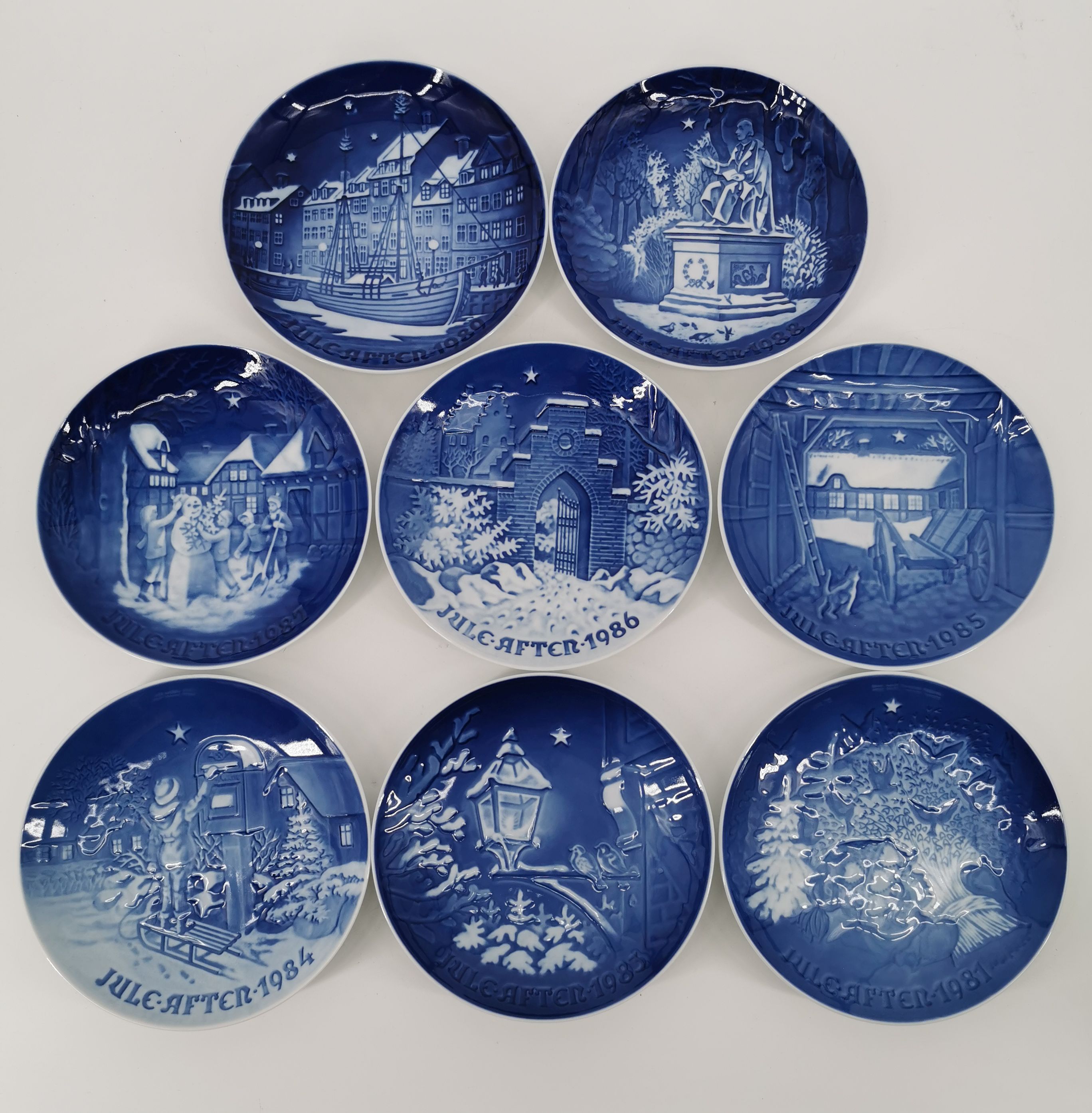 26 CHRISTMAS PLATES - Image 5 of 5