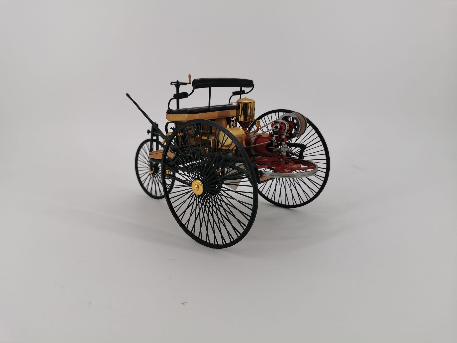 MODEL CAR  - Image 4 of 4