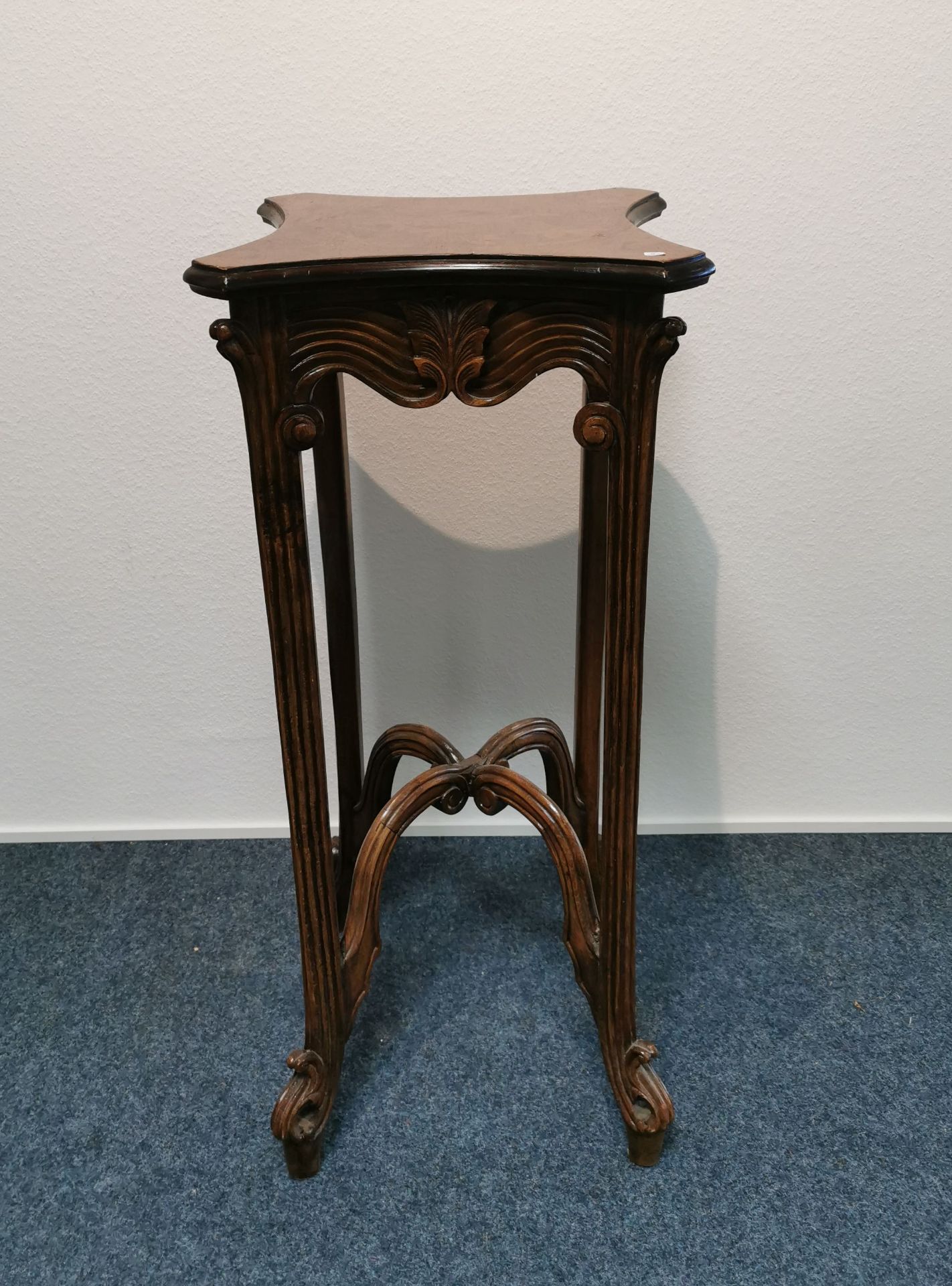 TABLE / SIDE TABLE / FLOWER STAND, circa 1900. Square, curved and slightly protruding top with