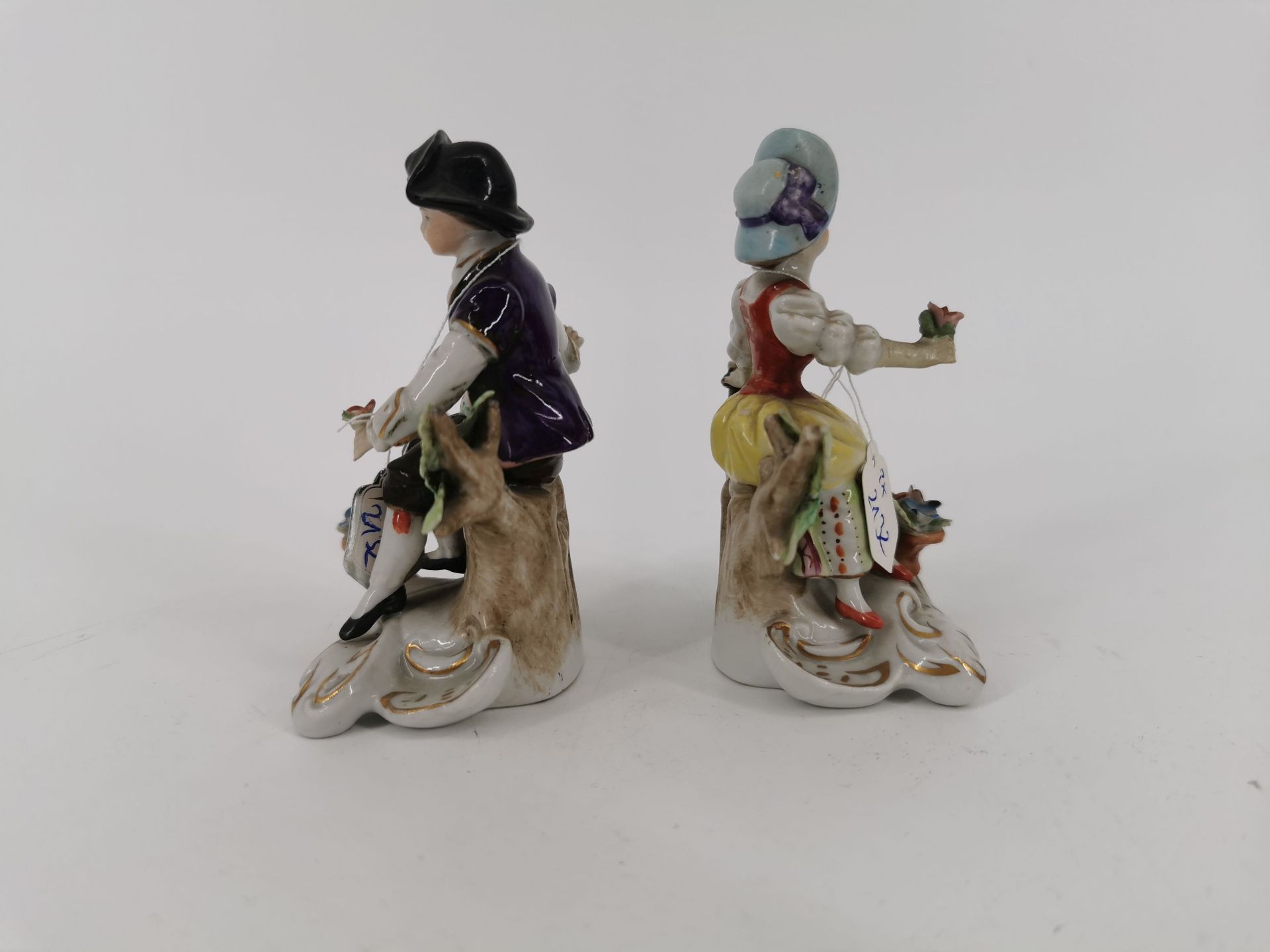 TWO PORCELAIN FIGURES - Image 4 of 5
