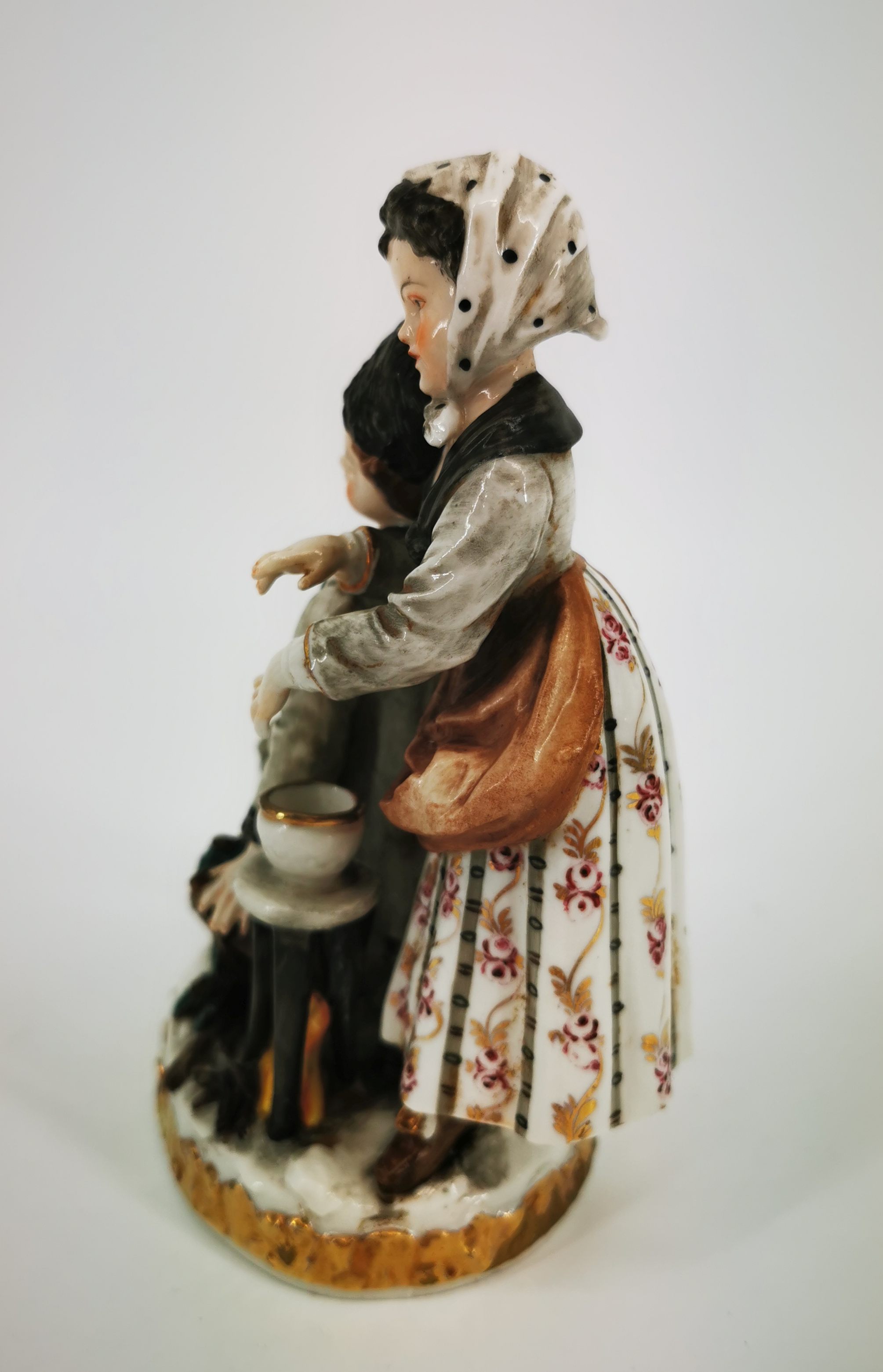 PORCELAIN FIGURINE - ALLEGORY OF WINTER - Image 2 of 5