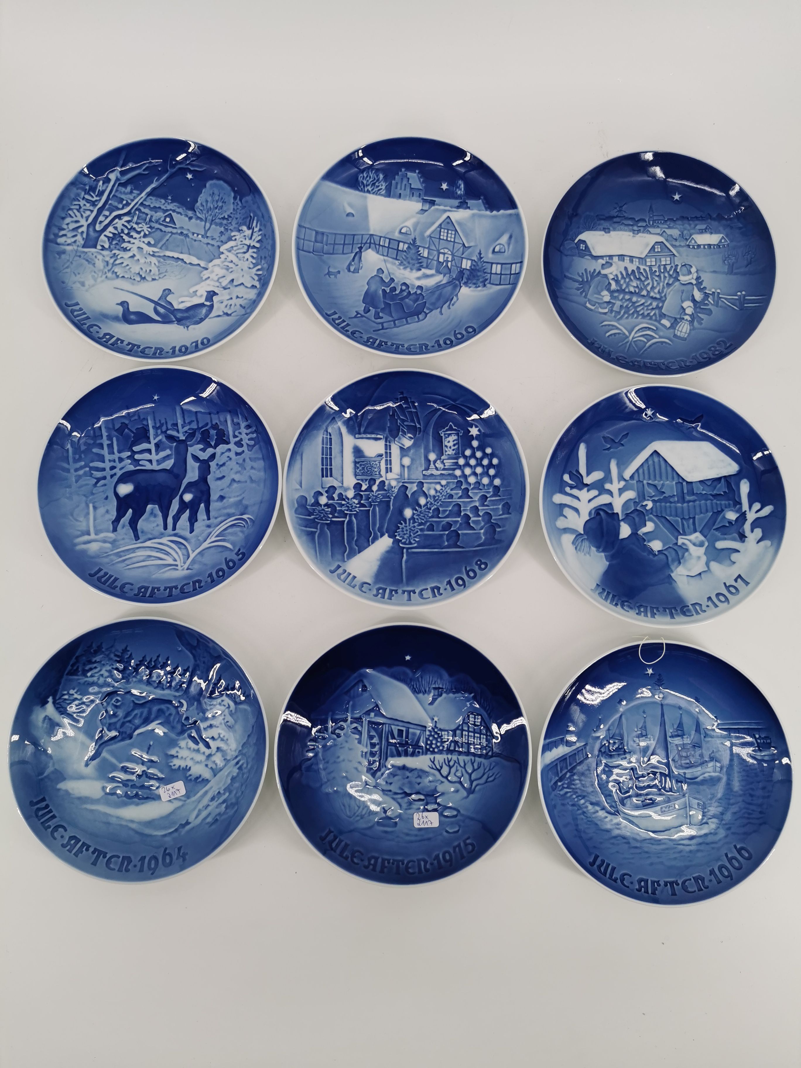 26 CHRISTMAS PLATES - Image 3 of 5