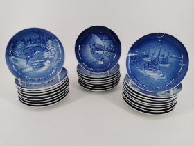 26 CHRISTMAS PLATES