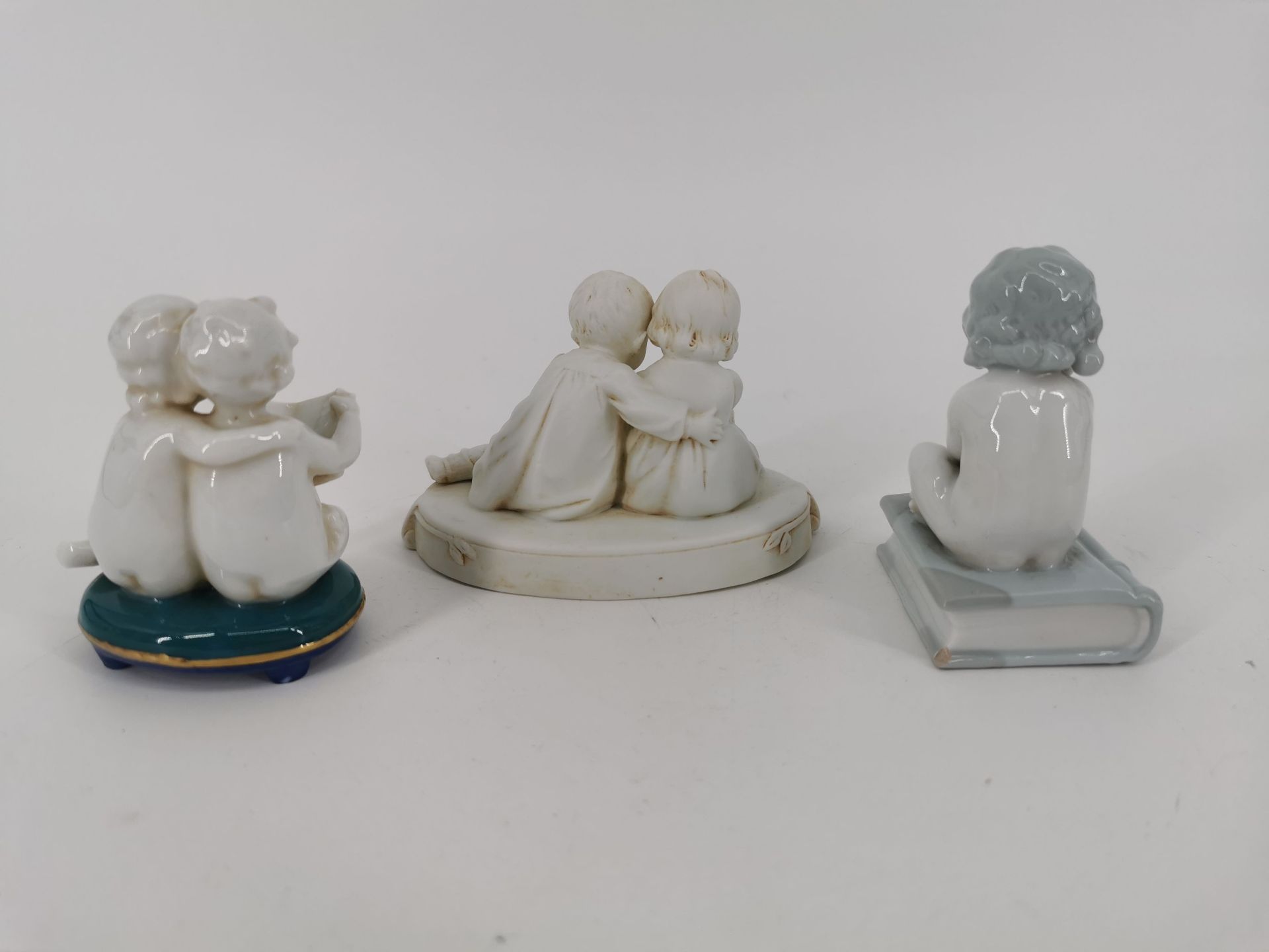 3 PORCELAIN FIGURES - Image 3 of 5