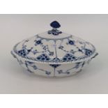 TUREEN "MUSSELMALET HALF LACE"