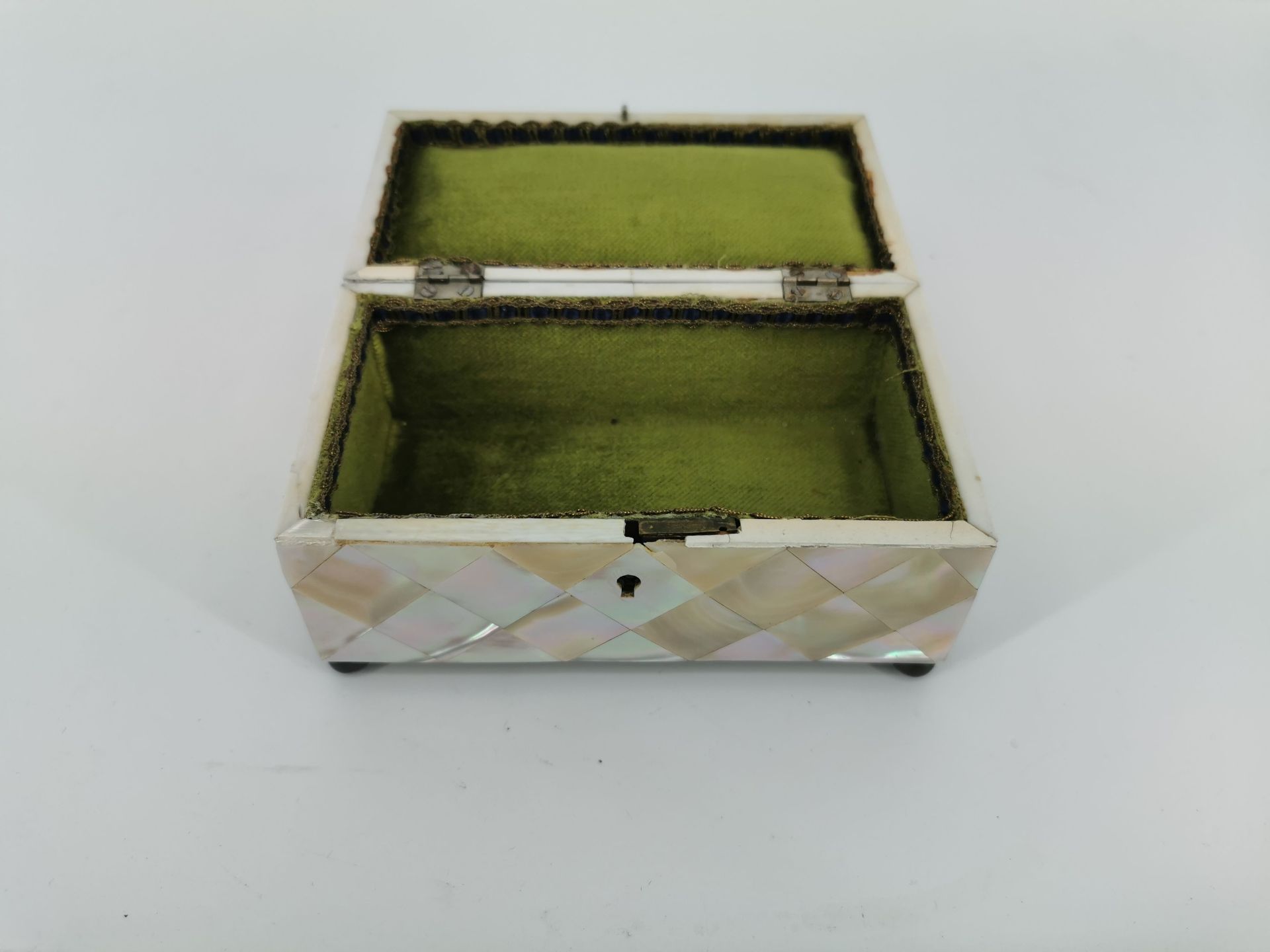 MOTHER OF PEARL BOX - Image 2 of 4