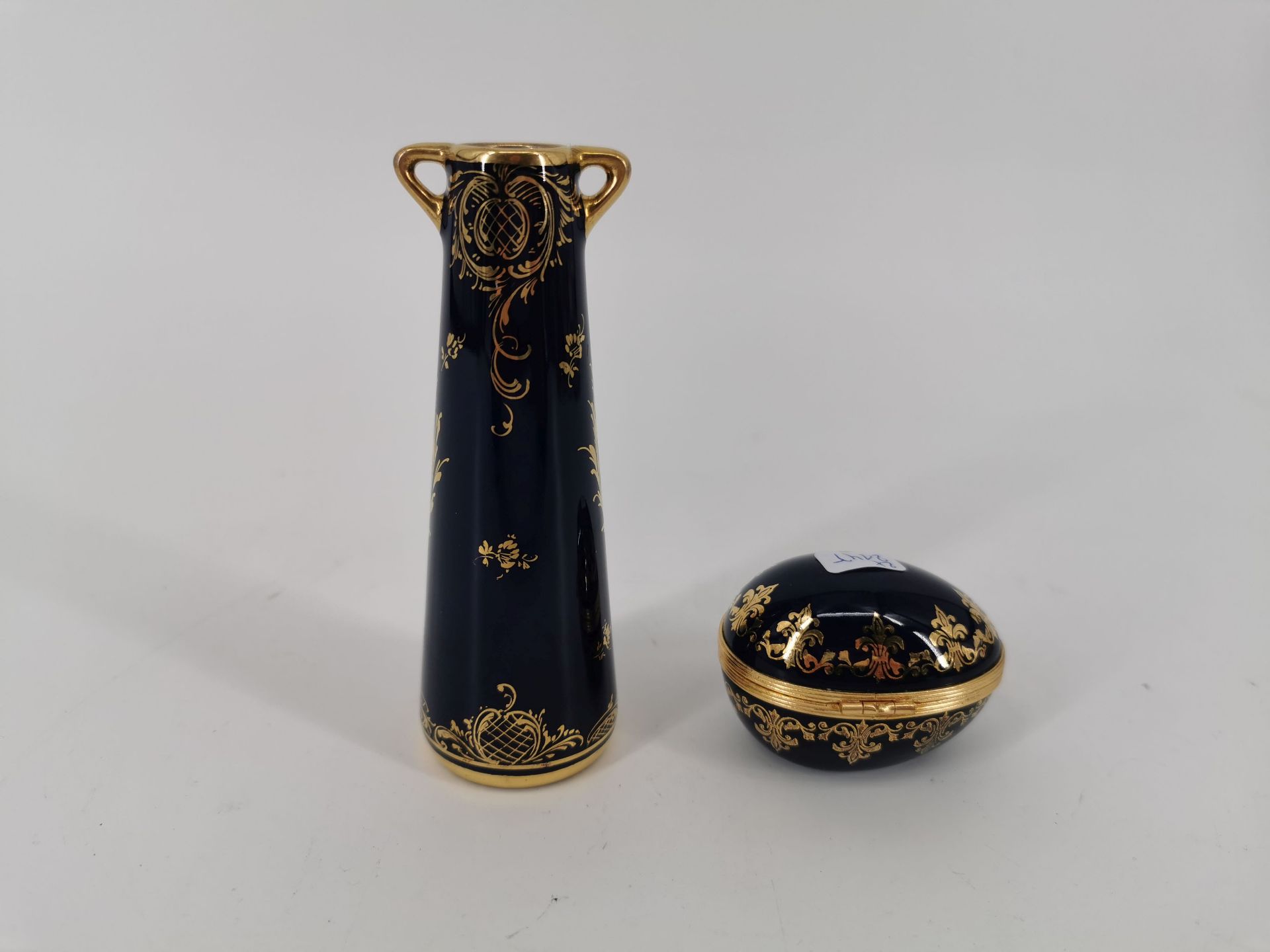 LIDDED BOX AND VASE - Image 2 of 3