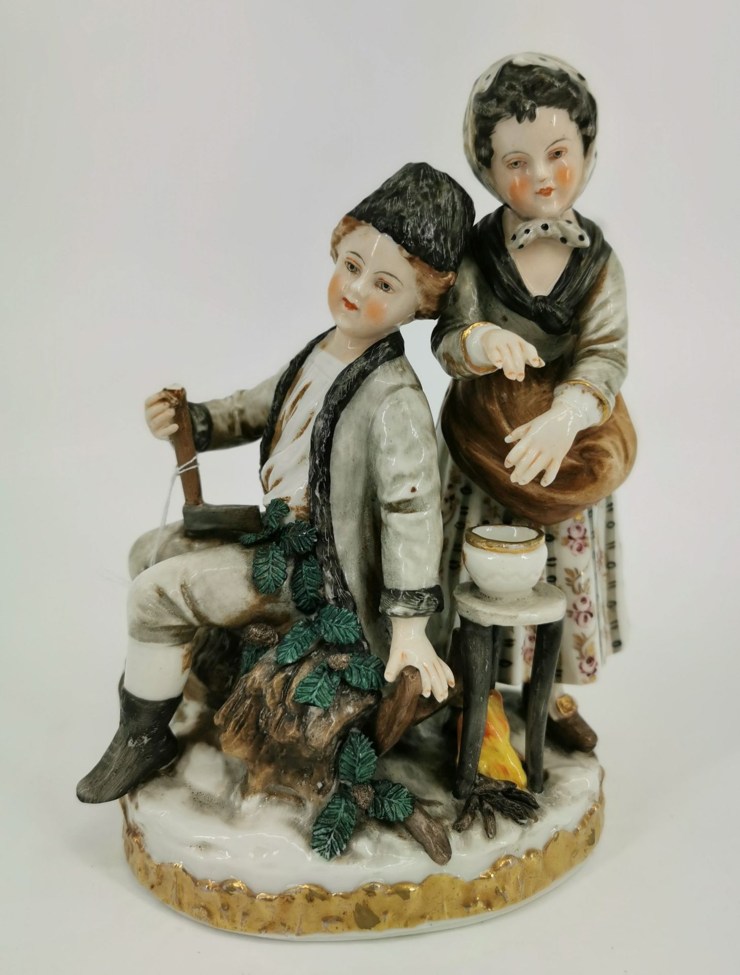 PORCELAIN FIGURINE - ALLEGORY OF WINTER